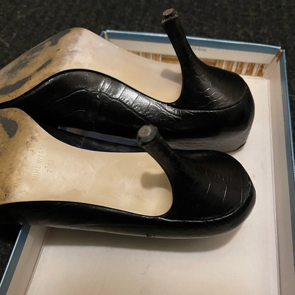 Nine West Akinao Crocodile Pattern Leather Heels - Picture 6 of 6